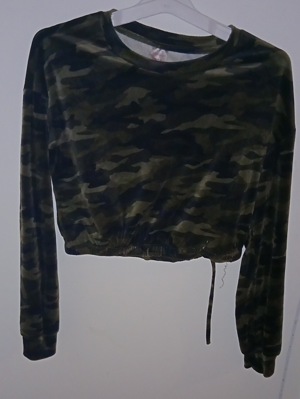 No Boundaries Olive Green Camo Cropped Sweatshirt